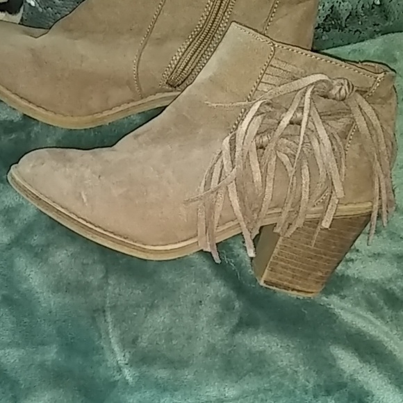 Cute ankle high boots 😍 - Picture 2 of 3